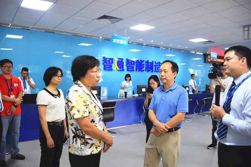 東莞市副市長喻麗君及相關(guān)領(lǐng)導(dǎo)組成的調(diào)研組到訪東莞倍增企業(yè)進(jìn)行調(diào)研指導(dǎo)09